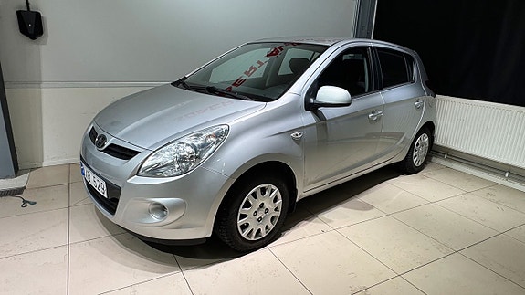 Hyundai i20 2 of 5