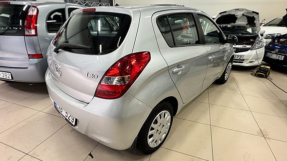 Hyundai i20 7 of 17