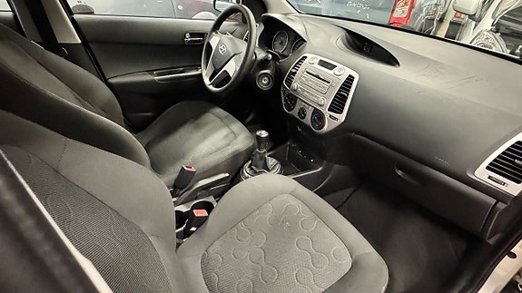 Hyundai i20 8 of 17