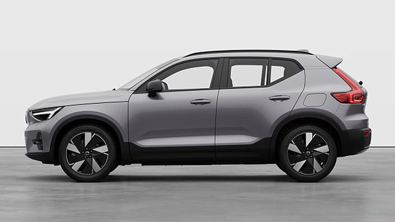 Volvo EX40 2 of 18