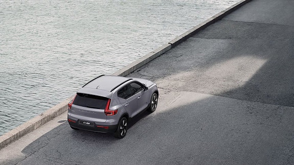 Volvo EX40 8 of 18