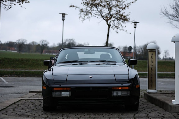 Porsche 944 3 of 5