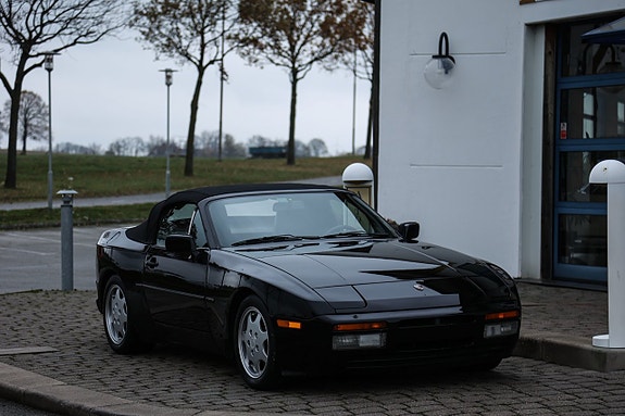 Porsche 944 2 of 5