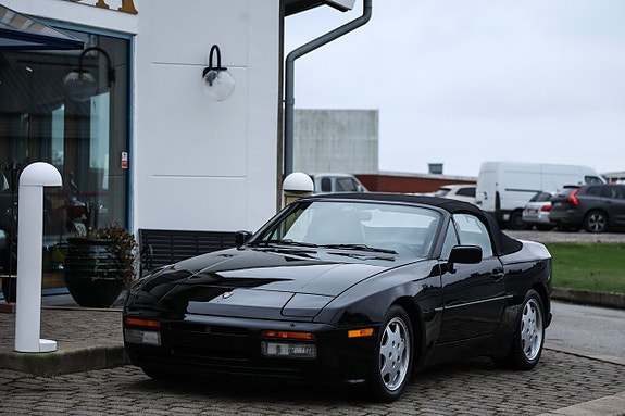 Porsche 944 4 of 5