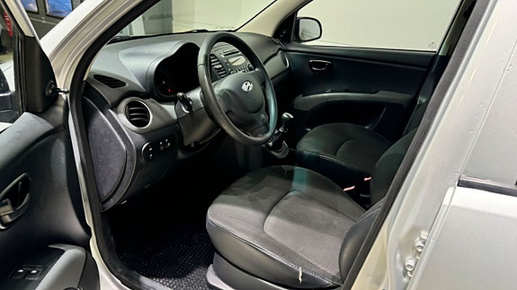 Hyundai i10 12 of 16