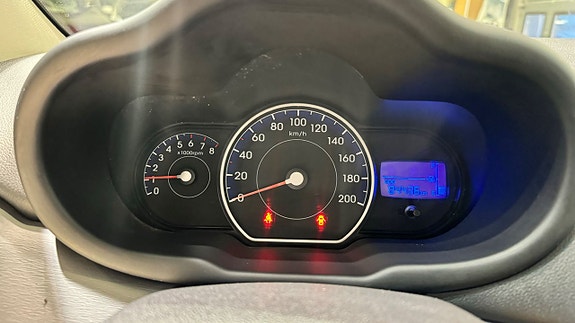 Hyundai i10 10 of 16