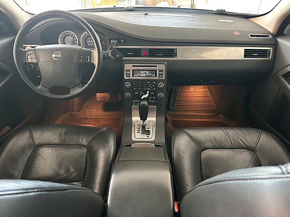 Volvo V70 7 of 14