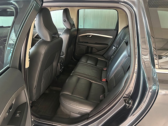 Volvo V70 8 of 14