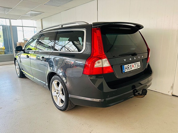 Volvo V70 3 of 5