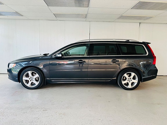Volvo V70 2 of 5