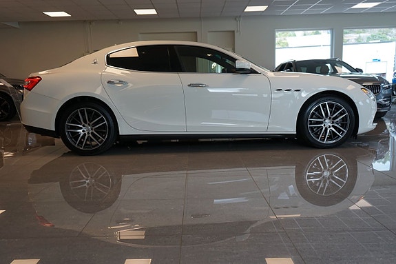 Maserati Ghibli 3 of 5