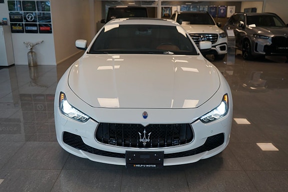 Maserati Ghibli 2 of 5