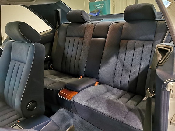 Mercedes-Benz E220 9 of 9