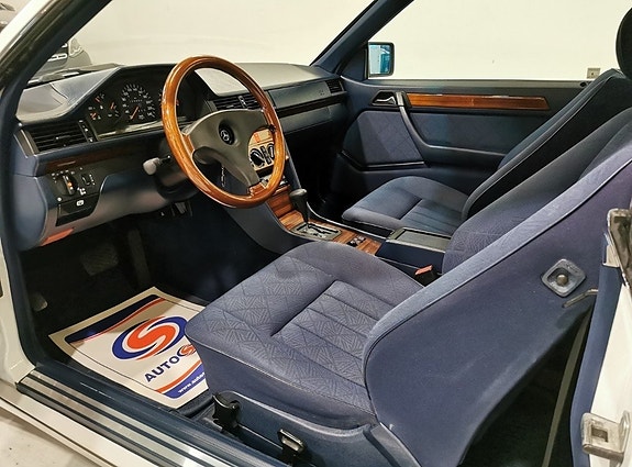 Mercedes-Benz E220 6 of 9