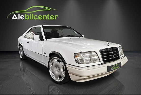 Mercedes-Benz E220 2 of 5