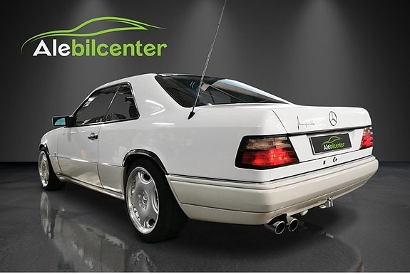 Mercedes-Benz E220 4 of 5