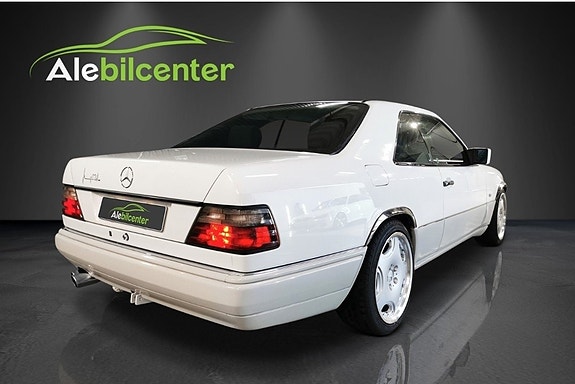 Mercedes-Benz E220 5 of 5