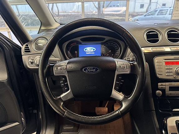 Ford Galaxy 10 of 15