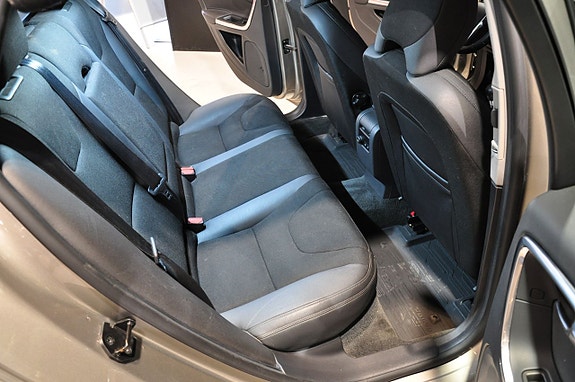 Volvo V60 15 of 19