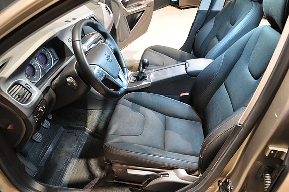 Volvo V60 10 of 19