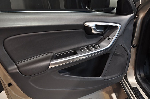 Volvo V60 13 of 19