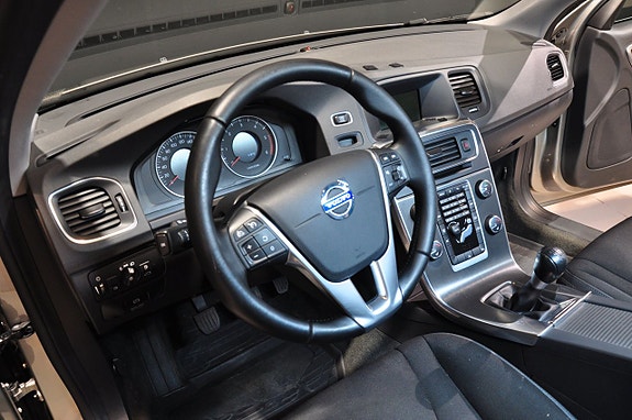 Volvo V60 11 of 19