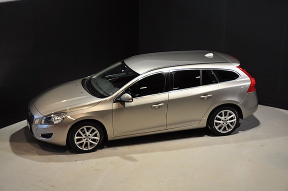 Volvo V60 2 of 19