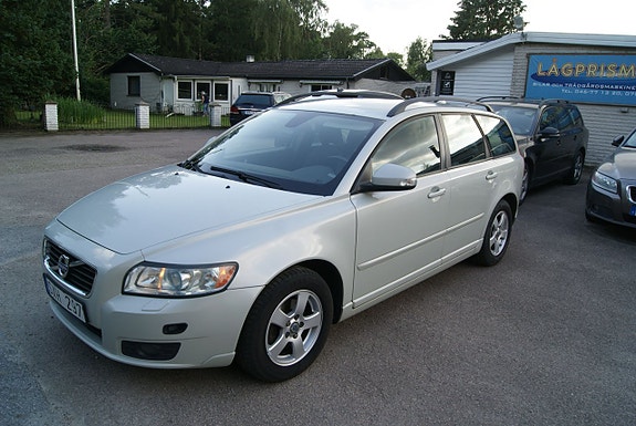 Volvo V50 2 of 12