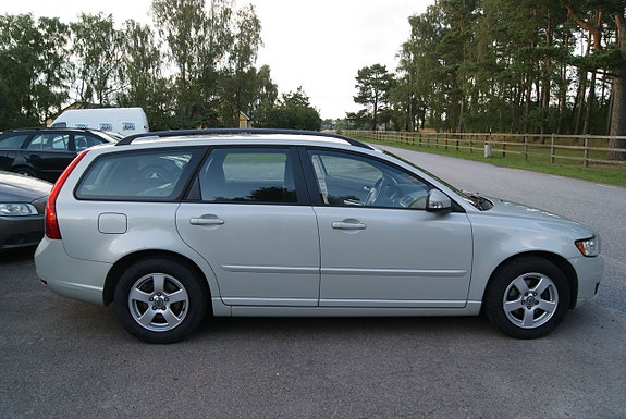 Volvo V50 4 of 12