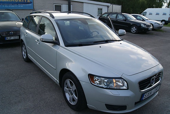 Volvo V50 3 of 12