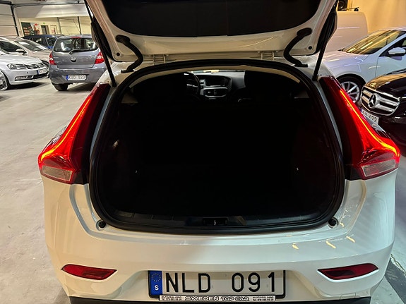Volvo V40 12 of 20