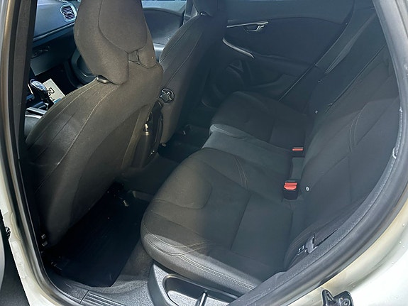 Volvo V40 11 of 20