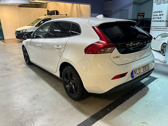 Volvo V40 3 of 5