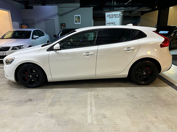Volvo V40 2 of 5