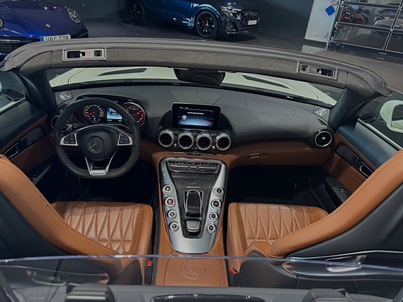 Mercedes-Benz AMG GT Roadster 17 of 21