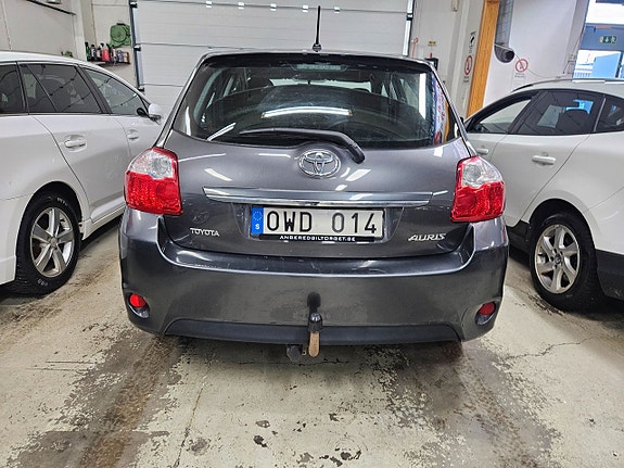 Toyota Auris 7 of 14