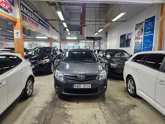 Toyota Auris 3 of 14