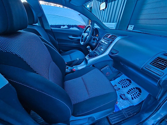 Toyota Auris 8 of 14
