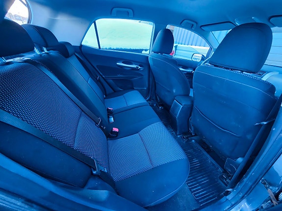 Toyota Auris 11 of 14