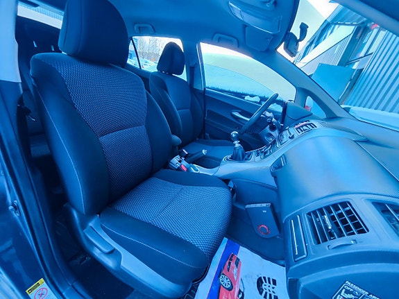 Toyota Auris 9 of 14