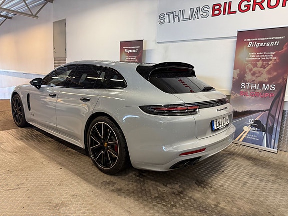 Porsche Panamera GTS 3 of 5