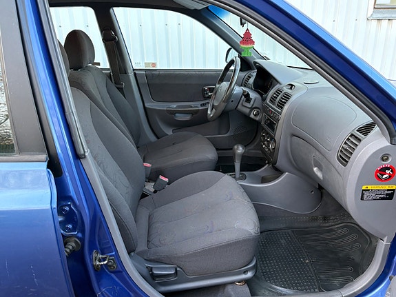 Hyundai Accent 12 of 15