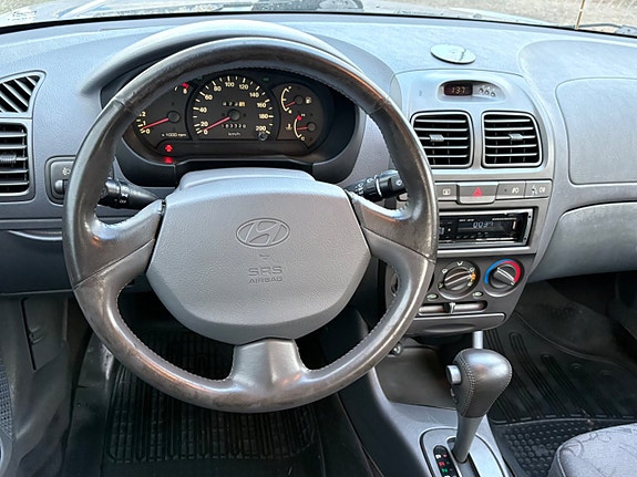 Hyundai Accent 15 of 15