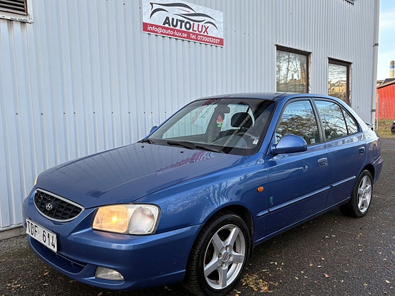 Hyundai Accent 2 of 15