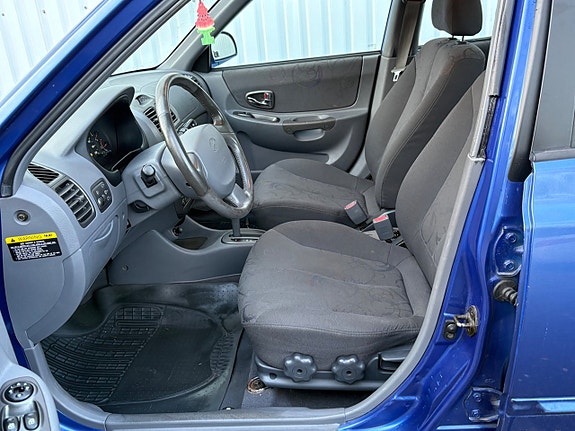Hyundai Accent 9 of 15