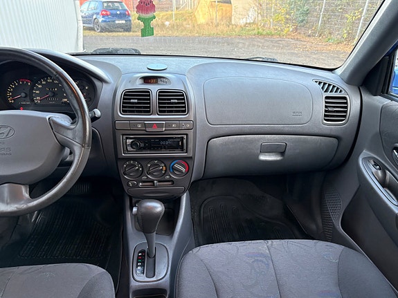 Hyundai Accent 14 of 15