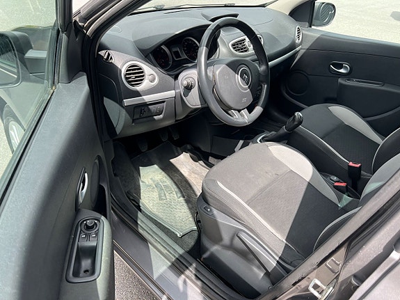 Renault Clio 7 of 10