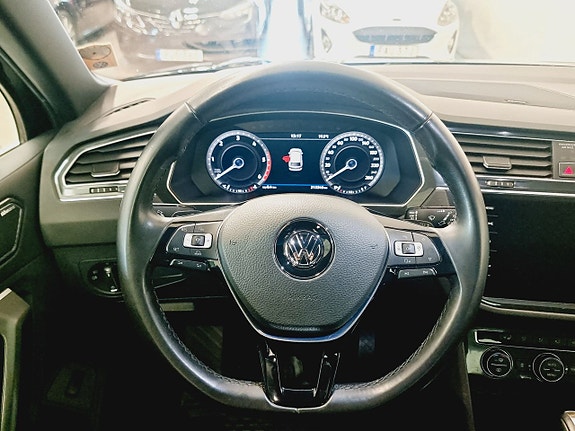 Volkswagen Tiguan 11 of 27