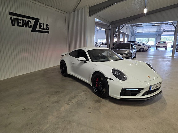Porsche 911 Carrera GTS 2 of 14
