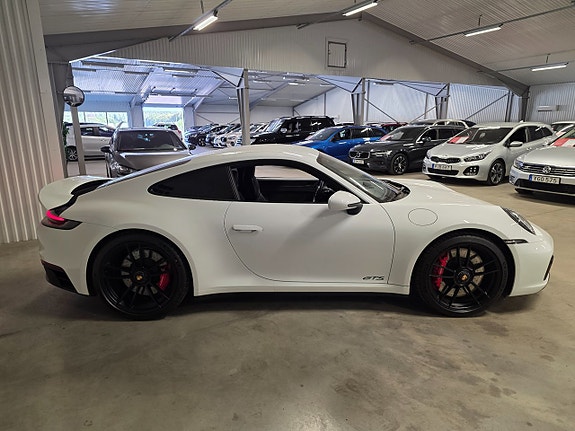 Porsche 911 Carrera GTS 3 of 14